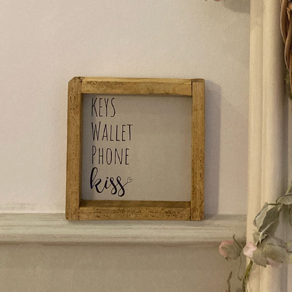 Handmade Rustic Sign Sm - Kiss 12417