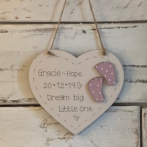 Heart 6" with Dash Border & Wooden Feet 9547