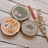 Log Slice Plaque - Daisies / Coral 13044
