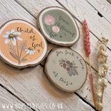 Log Slice Plaque - Daisies / Coral 13044